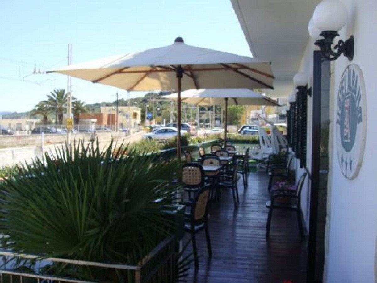 alba living room hotel (9).JPG