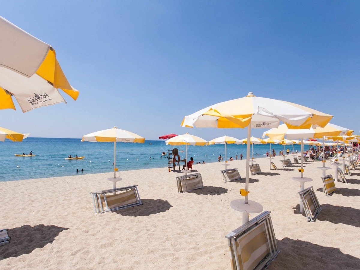 beach--v8365347.jpg