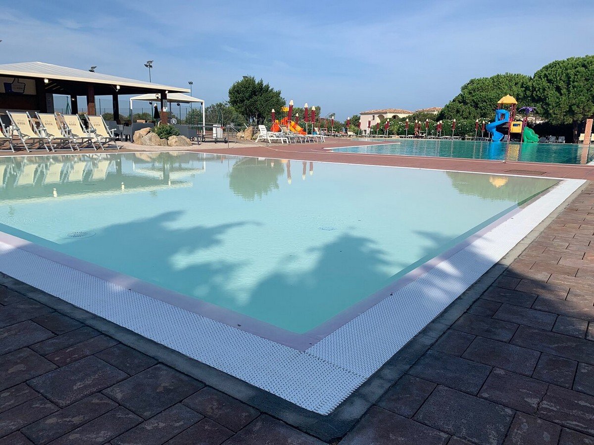 club esse gallura beach sardegna (1).jpg